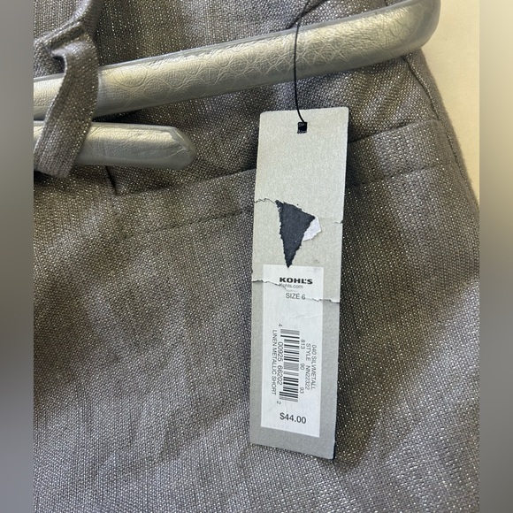 NWT APT.9 SILVER SHINY SHORTS WITH SILVER BELT IN SIZE 6 - Picture 5 of 6